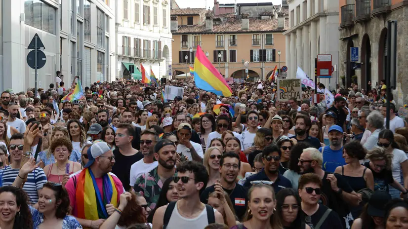 Uno scatto del Pride del 2024 - Foto Ortogni-Benini/Neg © www.giornaledibrescia.it