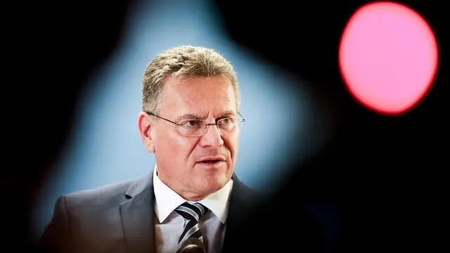 epa12192752 European Commissioner for Trade Maros Sefcovic delivers a press statement with German Finance Minister Lars Klingbeil(not pictured) after their meeting at the German Federal Ministry of Finance in Berlin, Germany, 23 June 2025. EPA/FILIP SINGER