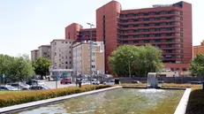 Una veduta del policlinico San Matteo di Pavia. Nel complesso ospedaliero si trova l’accelelratore di particelle che simula i raggi cosmici in funzione posso il centro CNAO DI Pavia, 13 Maggio 2022. ANSA / MATTEO BAZZI