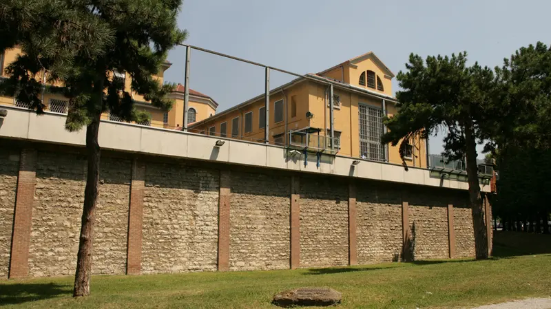 Il carcere di Canton Mombello - © www.giornaledibrescia.it