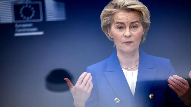 epa11939127 EU Commission President Ursula von der Leyen holds a press conference on a defense package aimed to secure Ukraine and Europe, at the European Commission in Brussels, Belgium, 04 March 2025. US President Donald Trump announced to put on hold military aid to Ukraine. EPA/OLIVIER MATTHYS