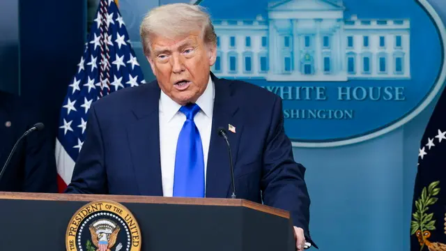 epa12201367 US President Donald J. Trump delivers remarks during a press conference in the briefing room of the White House in Washington, DC, USA, 27 June 2025. Earlier in the day, the Supreme Court ruled in the Trump administration's favor to curb nationwide injunctions on the president's birthright citizenship order. EPA/SHAWN THEW