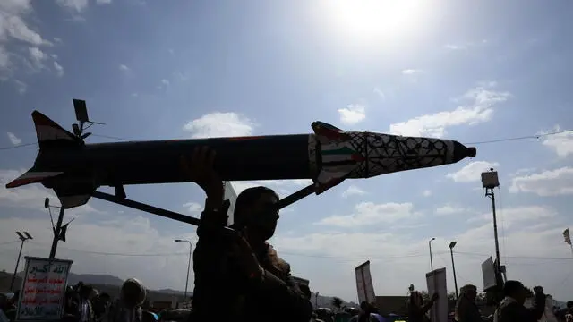 epa12201619 A Houthi supporter holds up a mock missile during a protest against the USA and Israel, in Sana'a, Yemen, 27 June 2025. Thousands of Houthi supporters demonstrated in Sana'a to show solidarity with the Palestinian people and to condemn the US support for Israel’s military operation in the Gaza Strip. Houthi leader Abdul-Malik al-Houthi claimed, in a televised speech, that Yemen’s Houthis have launched more than 300 ballistic and hypersonic missiles and drones at Israel and enforced a maritime blockade on the Israel-affiliated shipping in the Red Sea since March 2025, as part of their support for the Palestinians amid Israel's military operation in Gaza. EPA/YAHYA ARHAB