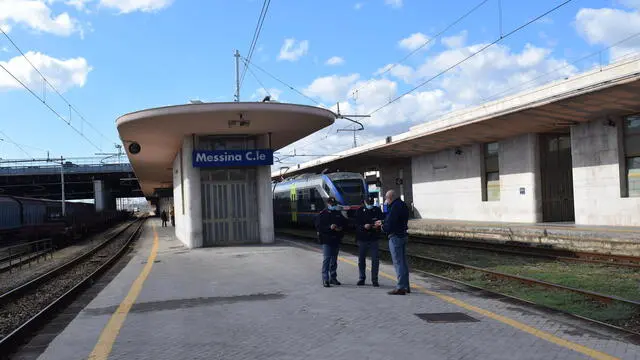 Polizia in stazione Messina