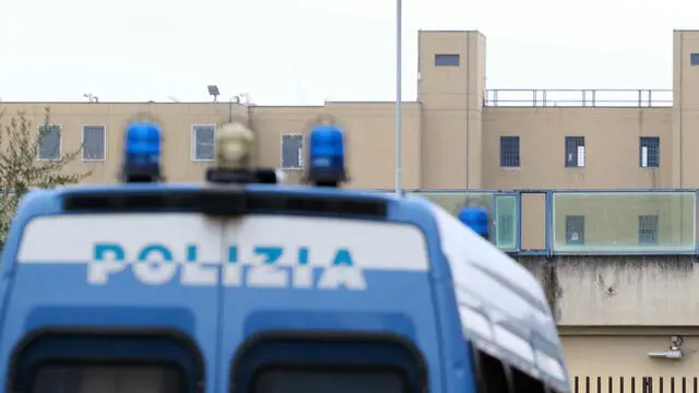 Casa circondariale della Dogaia, polizia in assetto anti sommossa per i disordini avvenuti all’interno del carcere. 9 Marzo 2020 Prato ANSA/CLAUDIO GIOVANNINI