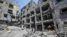 epa12162067 Palestinians search for bodies and survivors among the rubble of a destroyed house following an Israeli airstrike on Al Sabra neighborhood in Gaza City, 07 June 2025. According to the Palestinian Civil Defense in Gaza, at least 15 people were killed and several others were injured after the strike. More than 54,600 Palestinians have been killed in the Gaza Strip, according to the Palestinian Ministry of Health, since Israel launched a military campaign in the strip in response to a cross-border attack led by the Palestinian militant group Hamas on 07 October 2023, in which about 1,200 Israelis were killed and more than 250 taken hostage. EPA/MOHAMMED SABER