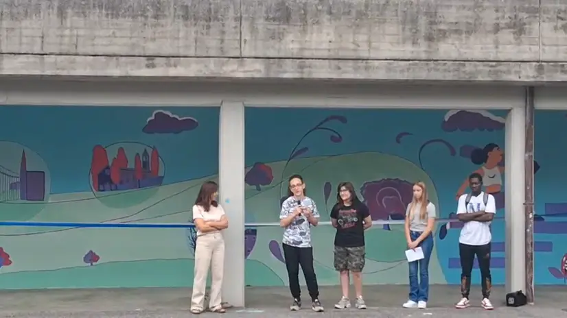 Cellatica, giovani e rifugiati: inaugurato il murales per crescere insieme