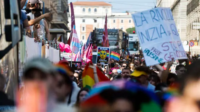 Un momento della manifestazione Roma Pride “Fuorilegge”, Roma, 14 giugno 2025. ANSA/ANGELO CARCONI