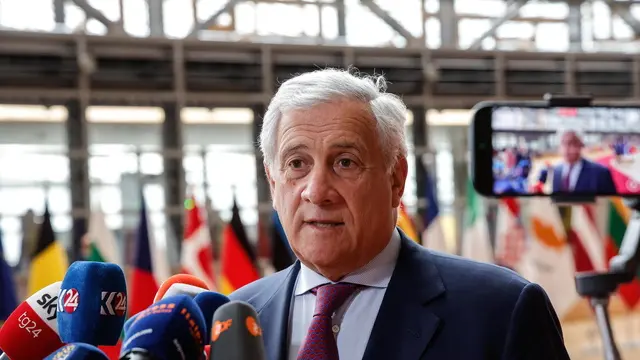 epa12192375 Italy's Deputy Prime Minister and Foreign Minister Antonio Tajani speaks to the media during the European Foreign Affairs Council in Brussels, Belgium, 23 June 2025. EU Foreign Affairs Ministers will discuss Russian aggression against Ukraine following an informal exchange with the Ukrainian foreign minister, as well as recent developments in the Middle East after Israeli and US strikes on Iran, and Iran's response. EPA/GIUSEPPE LAMI