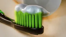 Dentifricio sullo spazzolino