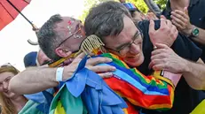 epa12203247 Budapest Mayor Gergely Karacsony (R) attends the Budapest Pride march in Budapest, Hungary, 28 June 2025. Thousands of people gathered at the Pride march despite a law passed earlier this year banning Pride events. EPA/SZILARD KOSZTICSAK HUNGARY OUT