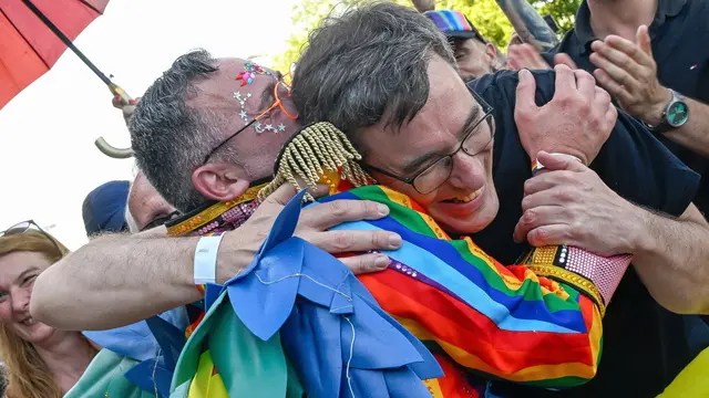 epa12203247 Budapest Mayor Gergely Karacsony (R) attends the Budapest Pride march in Budapest, Hungary, 28 June 2025. Thousands of people gathered at the Pride march despite a law passed earlier this year banning Pride events. EPA/SZILARD KOSZTICSAK HUNGARY OUT
