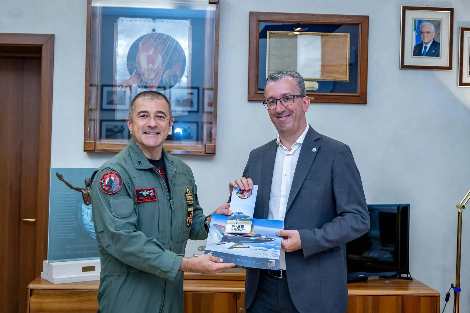La delegazione bresciana alla base di Ghedi