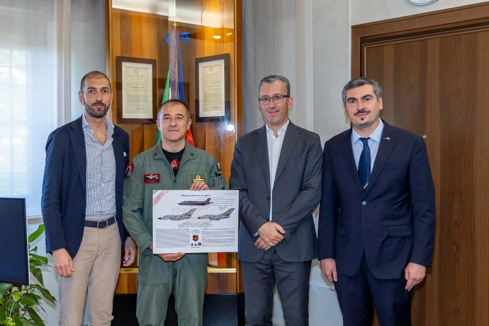 La delegazione bresciana alla base di Ghedi