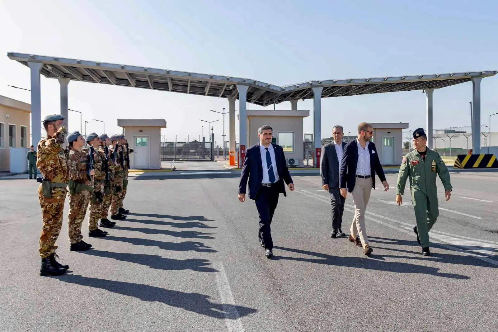 La delegazione bresciana alla base di Ghedi