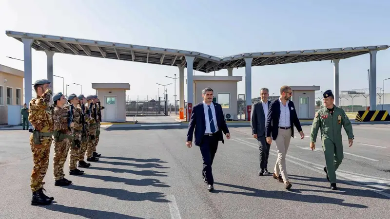 La delegazione bresciana alla base di Ghedi