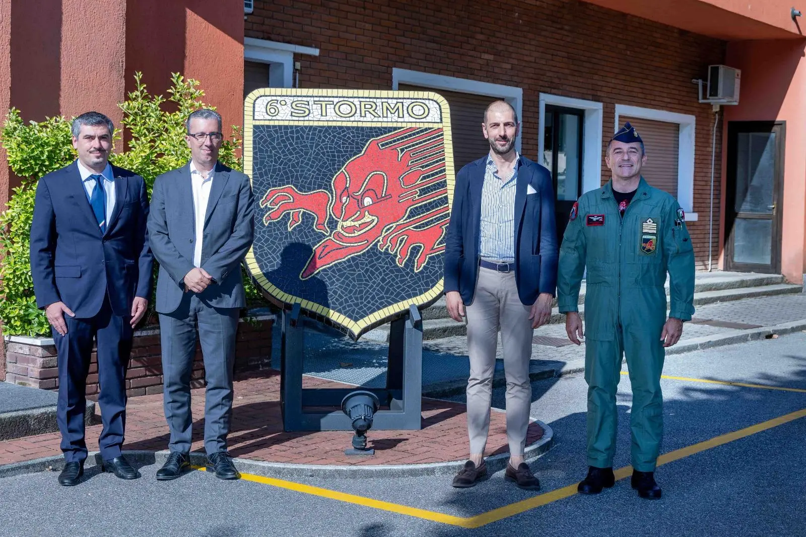 La delegazione bresciana alla base di Ghedi