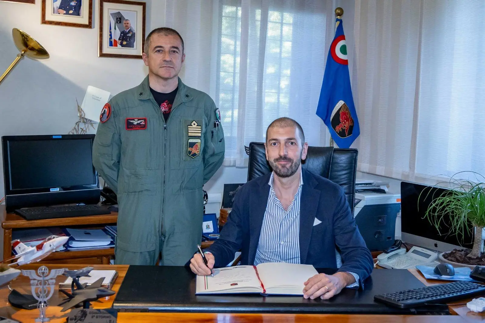La delegazione bresciana alla base di Ghedi