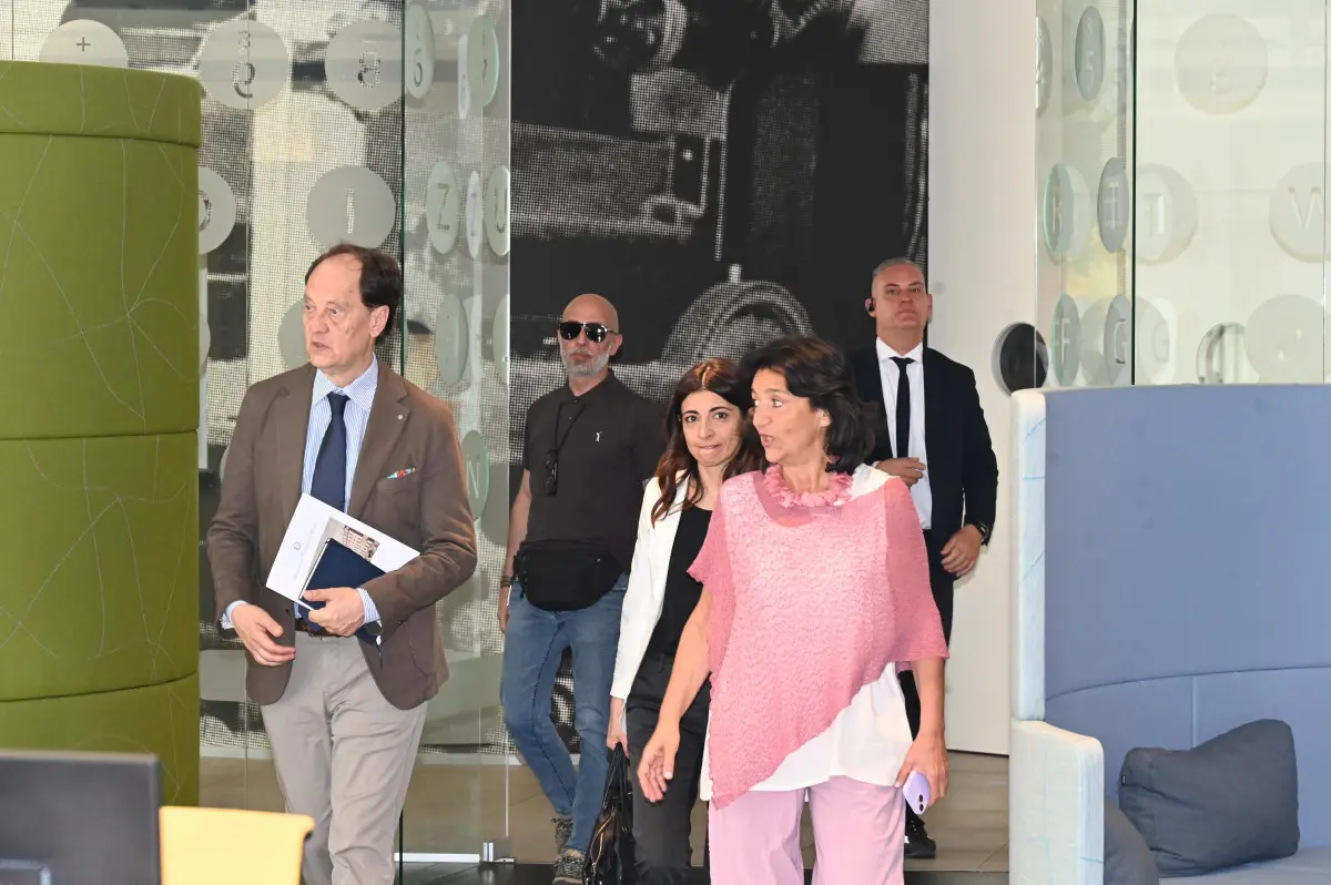 La visita del ministro Ciriani al GdB