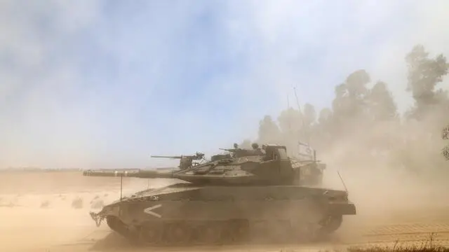 epa12118899 Israeli Merkava tanks maneuver towards the southern Gaza Strip border near Khan Yunis, seen from southern Israel, 20 May 2025. Israel's military continued to strike targets across the Gaza Strip as part of its 'Gideon's Chariots' operation. EPA/ATEF SAFADI