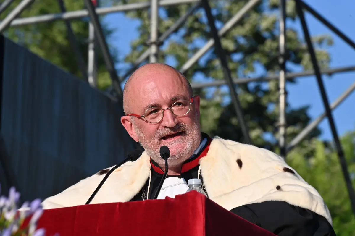 La cerimonia dei laureati a Campo Marte