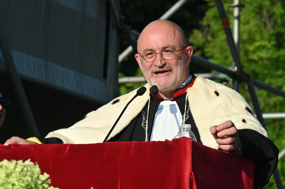 La cerimonia dei laureati a Campo Marte