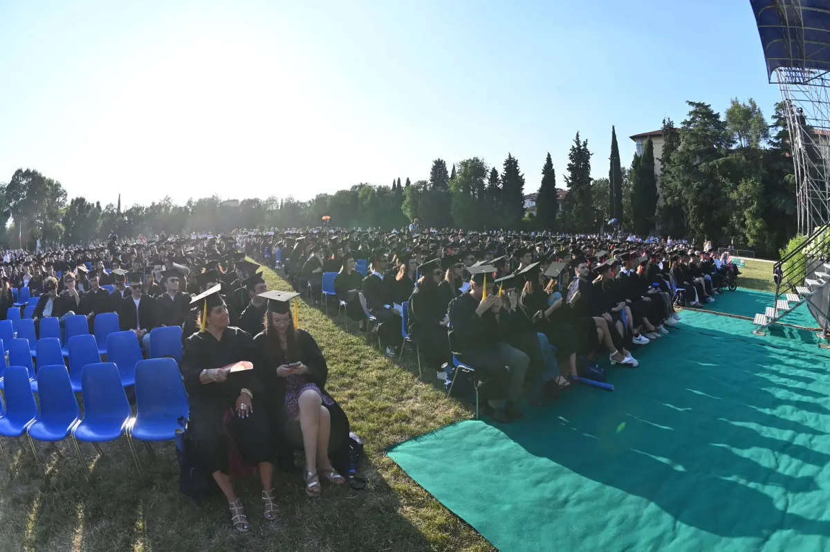La cerimonia dei laureati a Campo Marte