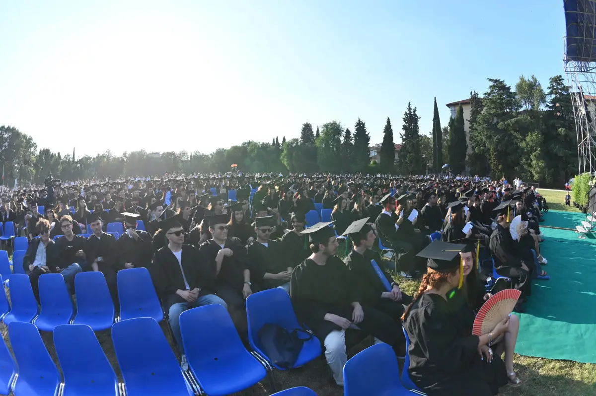 La cerimonia dei laureati a Campo Marte