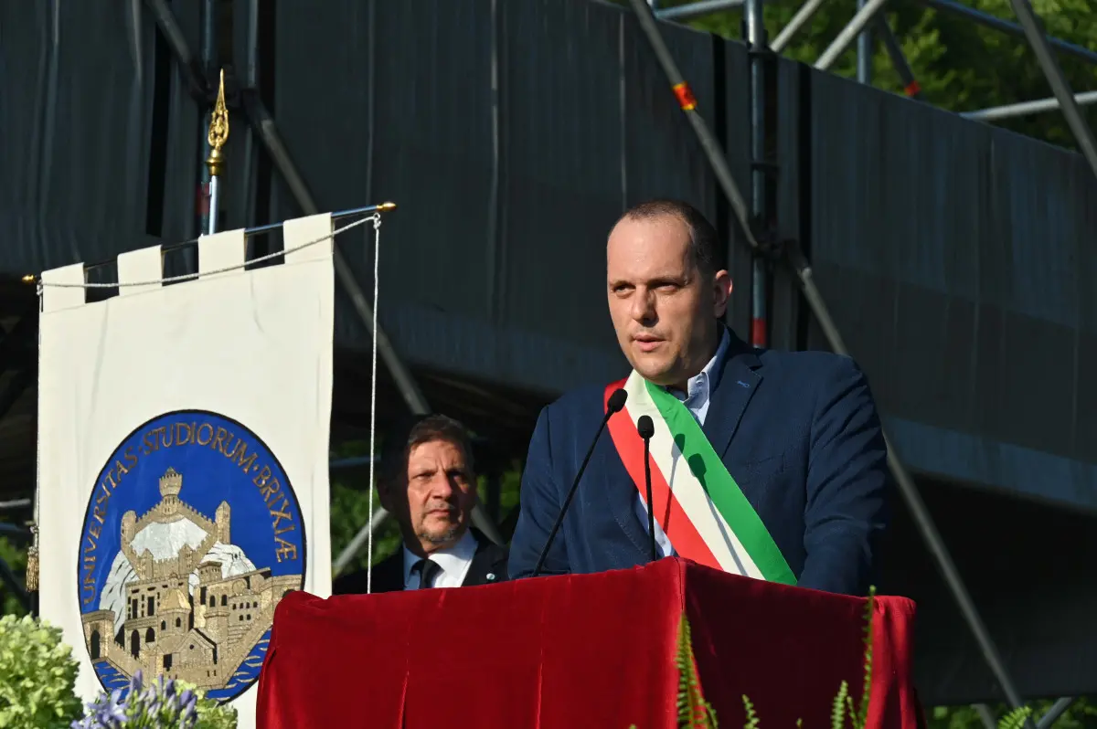 La cerimonia dei laureati a Campo Marte