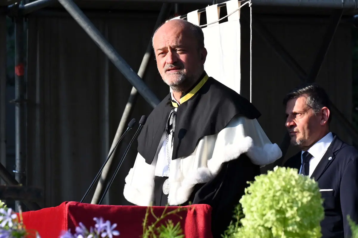 La cerimonia dei laureati a Campo Marte