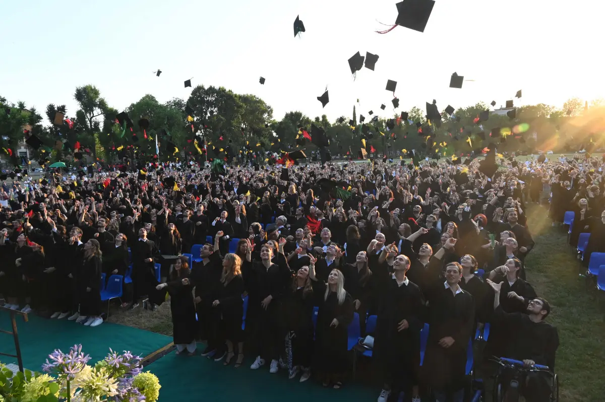 La cerimonia dei laureati a Campo Marte