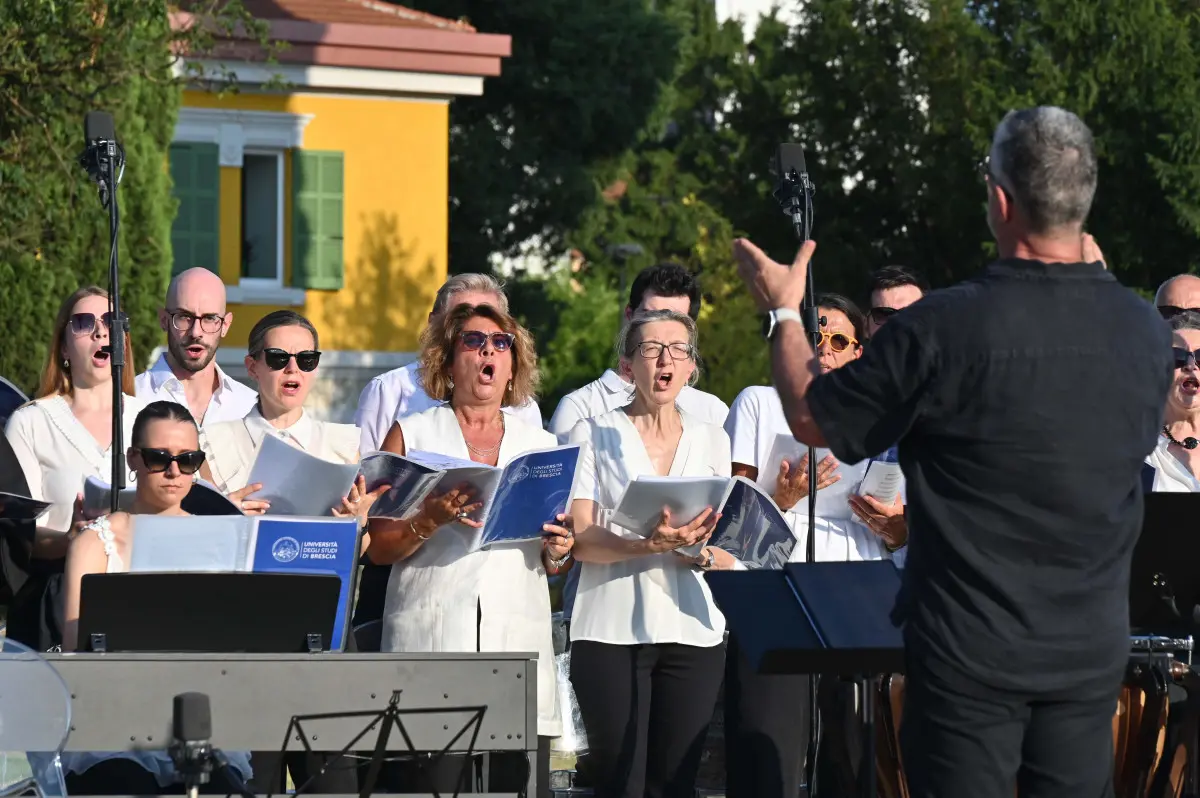 La cerimonia dei laureati a Campo Marte