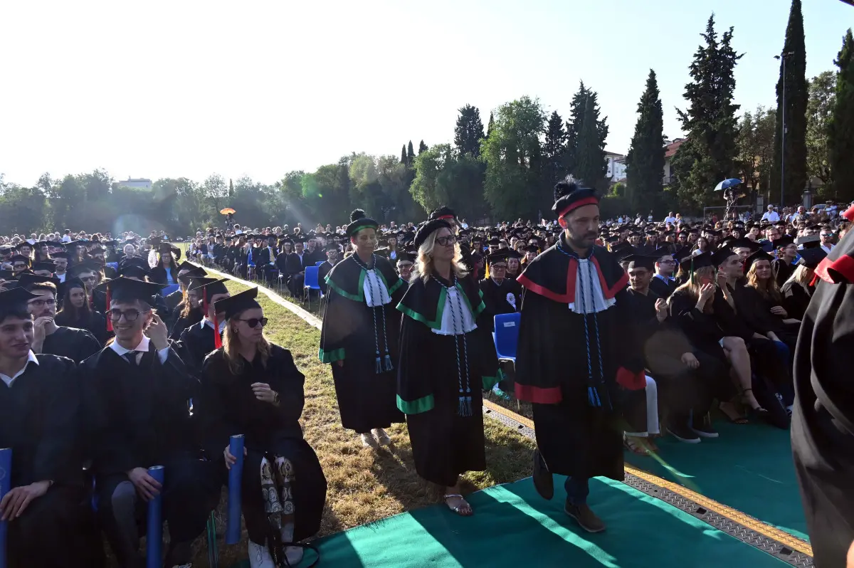 La cerimonia dei laureati a Campo Marte