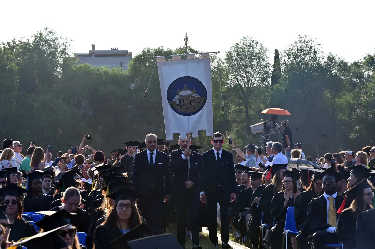 La cerimonia dei laureati a Campo Marte