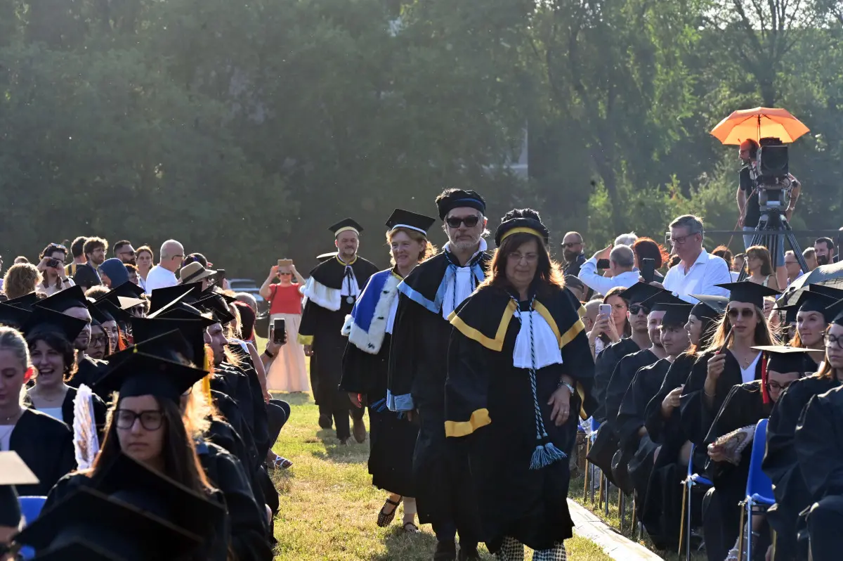 La cerimonia dei laureati a Campo Marte