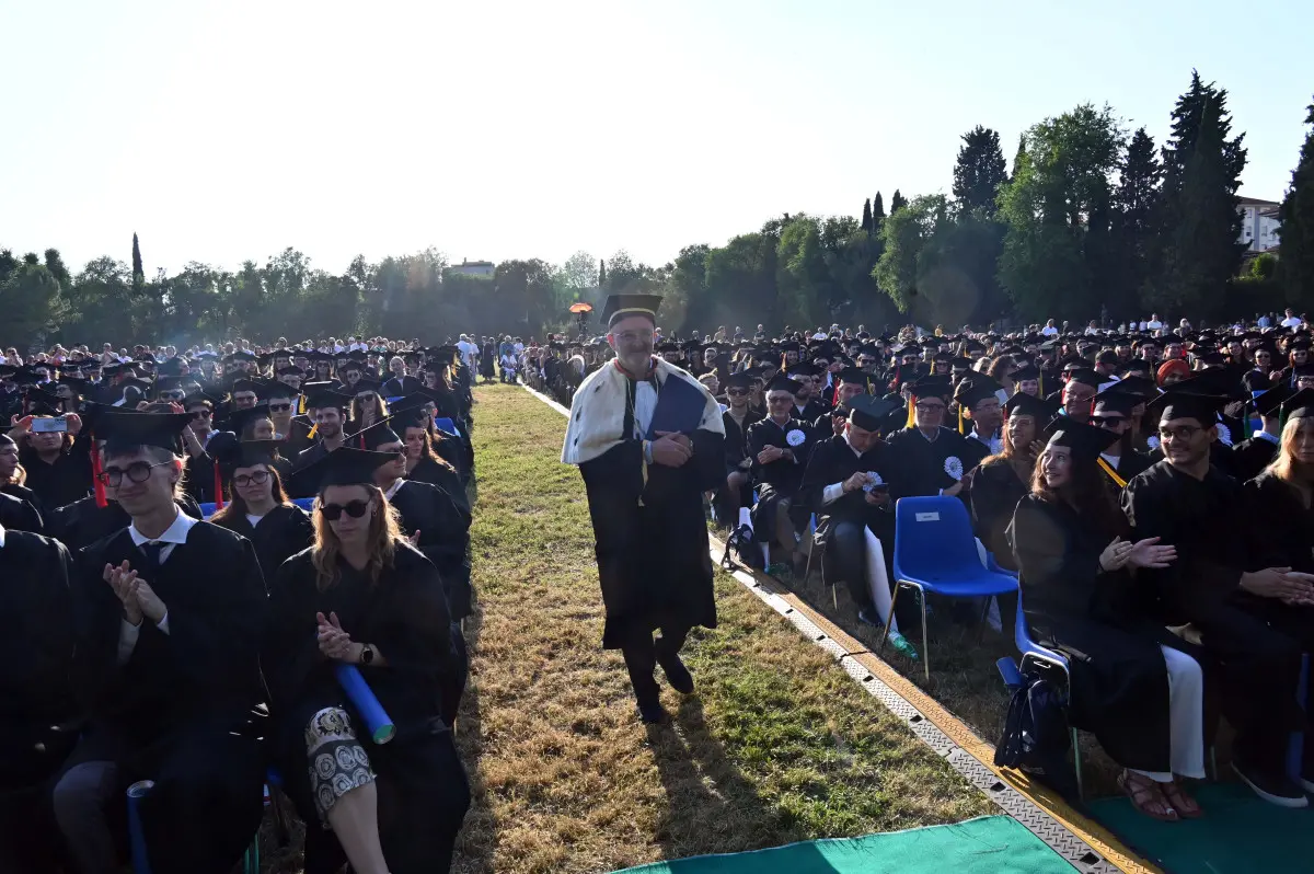 La cerimonia dei laureati a Campo Marte
