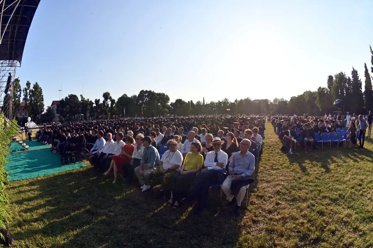 La cerimonia dei laureati a Campo Marte