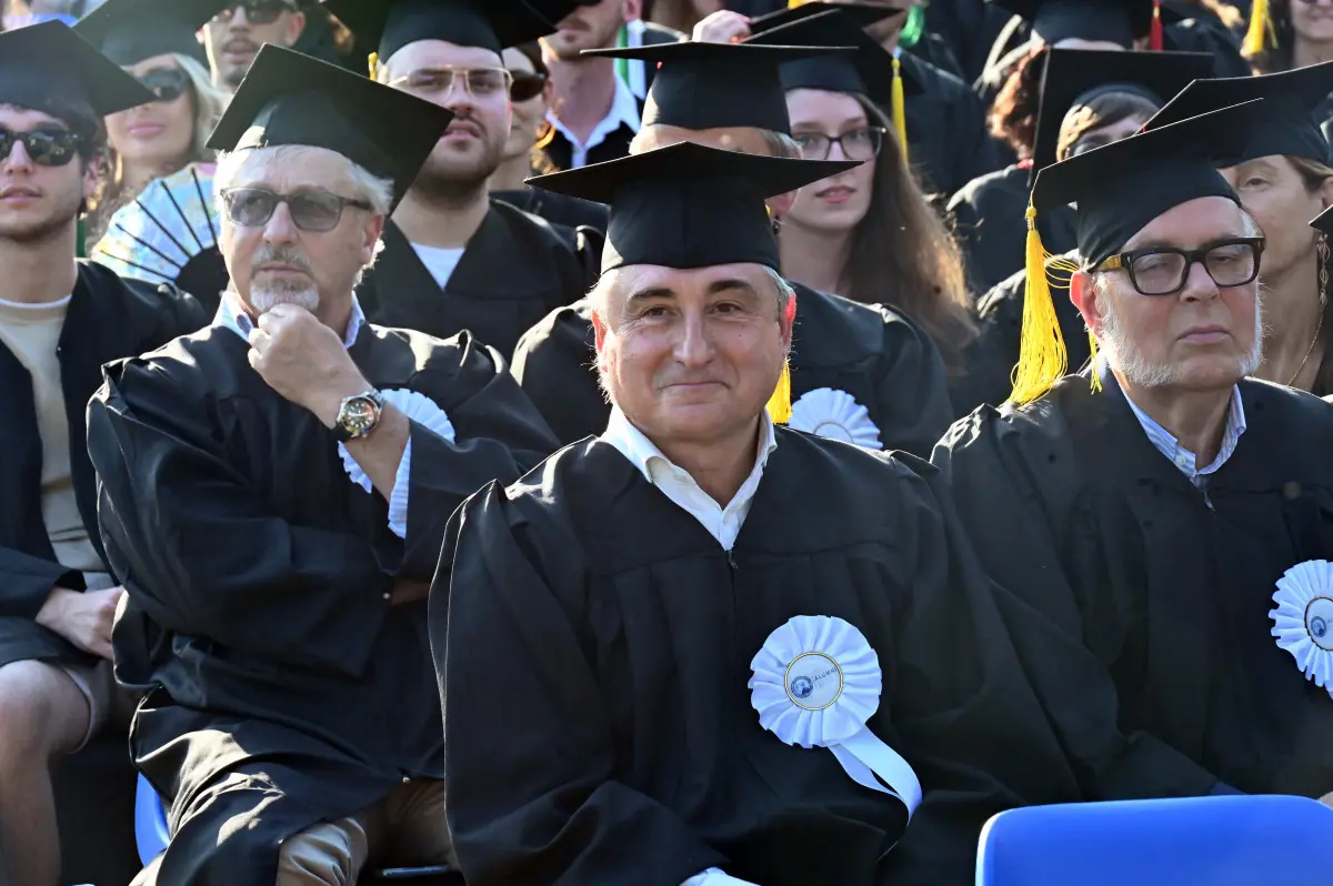 La cerimonia dei laureati a Campo Marte