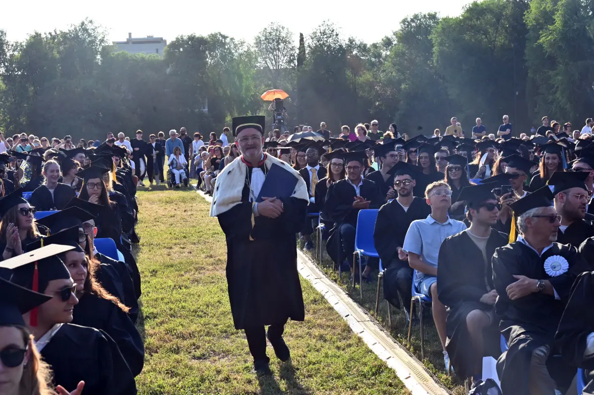 La cerimonia dei laureati a Campo Marte