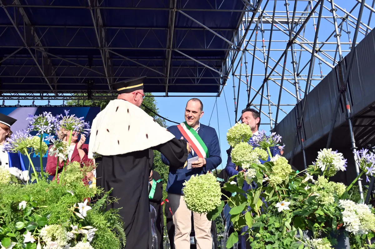 La cerimonia dei laureati a Campo Marte