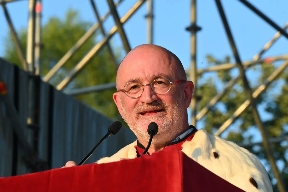 La cerimonia dei laureati a Campo Marte