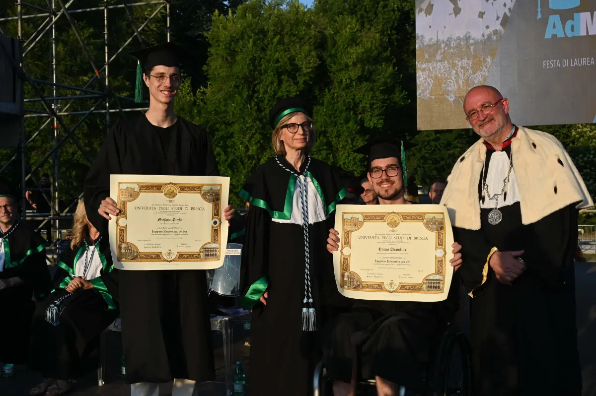 La cerimonia dei laureati a Campo Marte