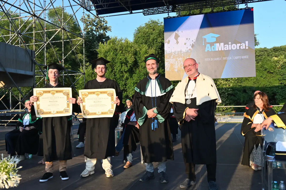 La cerimonia dei laureati a Campo Marte