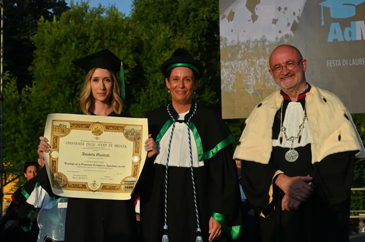 La cerimonia dei laureati a Campo Marte