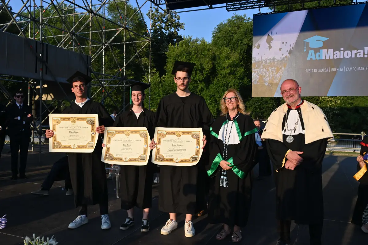 La cerimonia dei laureati a Campo Marte