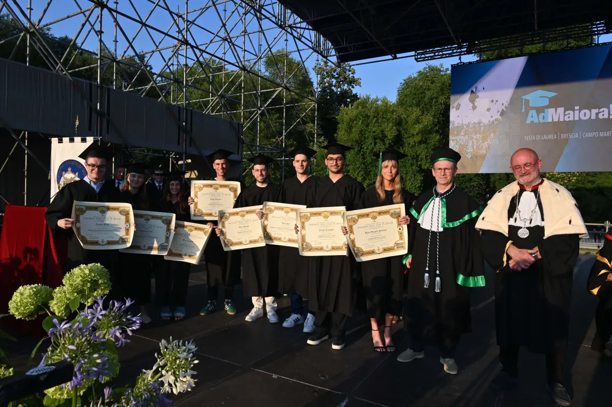 La cerimonia dei laureati a Campo Marte