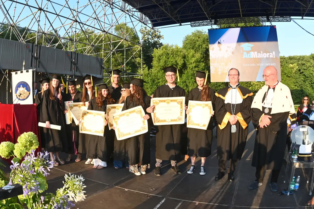 La cerimonia dei laureati a Campo Marte