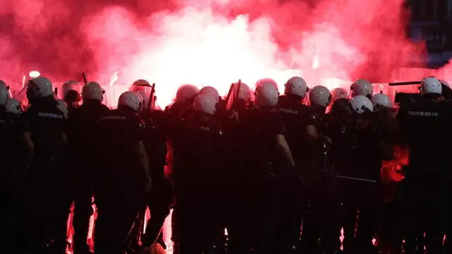 epa12203655 Protestors throw projectiles at riot police officers after a student-led rally in Belgrade, Serbia, 28 June 2025. University students are demanding accountability and calling on early elections after sixteen people died when the canopy of the newly renovated Novi Sad Railway Station collapsed on 01 November 2024. The station, which had been reopened on 5 July 2024 following renovations, was undergoing additional work shortly before the incident. EPA/ANDREJ CUKIC