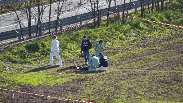 Via Di Porta Medaglia Trovato Cadavere mutilato la polizia scientifica sul posto per i rilievi oggi 8 marzo 2011. ANSA/MASSIMO PERCOSSI