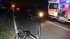 Un uomo è morto mentre un altro è rimasto ferito dopo essere stati investiti, in sella a una sola bicicletta, dalla vettura di una ragazza che stava tornando dal lavoro a Inzago (Milano) lungo la strada Padana superiore, 30 giugno 2019. Uno dei due, entrambi egiziani, è morto in ospedale. La ragazza alla guida, 27 anni, non li ha pertanto visti e li ha travolti. La giovane si è fermata per i soccorsi ed è apparsa sotto choc. ANSA/DANIELE BENNATI
